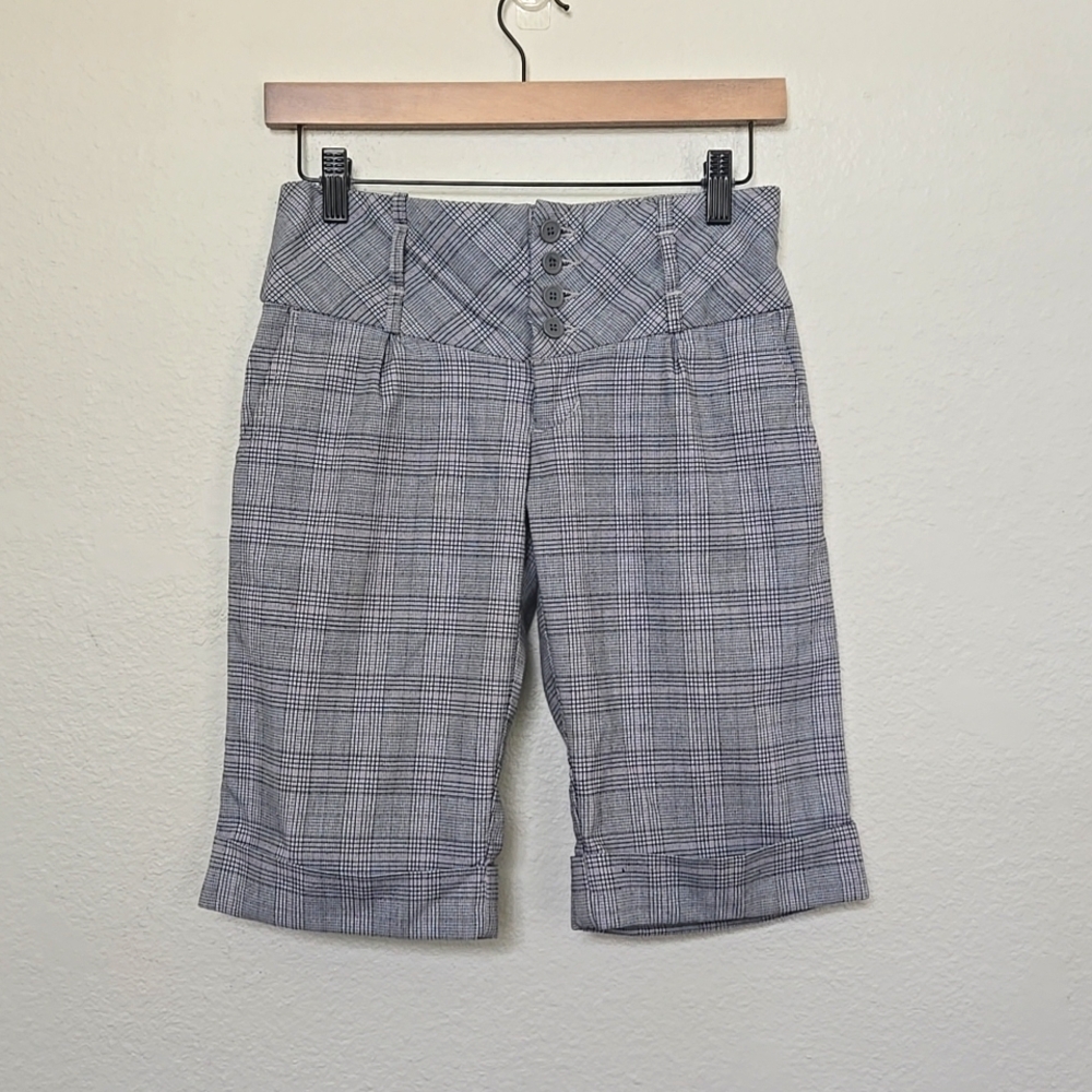 Vintage Y2K Plaid Grey pink low rise capris Knee Length Shorts size XS Office